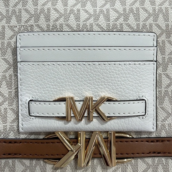 MICHAEL KORS
Reed Large Pebbled Leather Card Holder Case
Optic White 
NWT - Picture 7 of 16